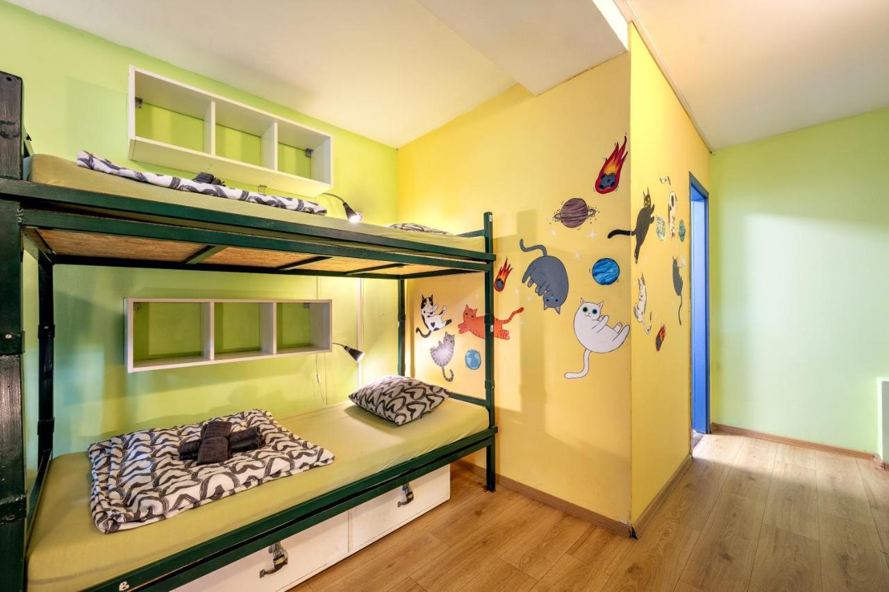 Island Hostel Budapest (Adults Only) Eksteriør bilde A room at the hostel