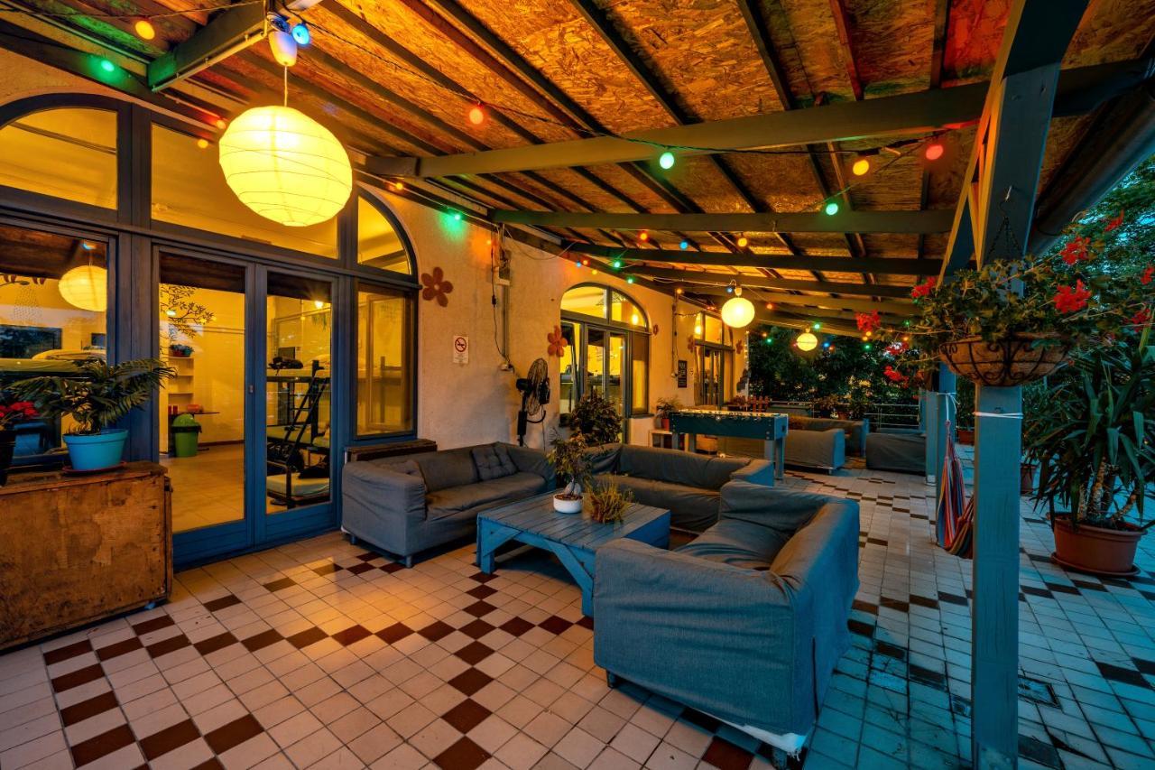 Island Hostel Budapest (Adults Only) Eksteriør bilde The interior of the hotel