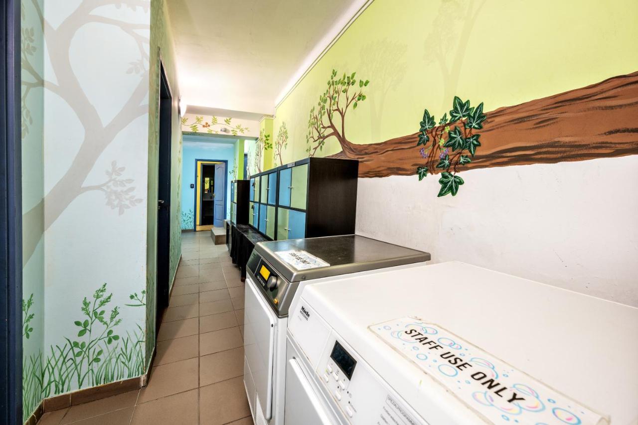 Island Hostel Budapest (Adults Only) Eksteriør bilde Laundry facilities at the hotel