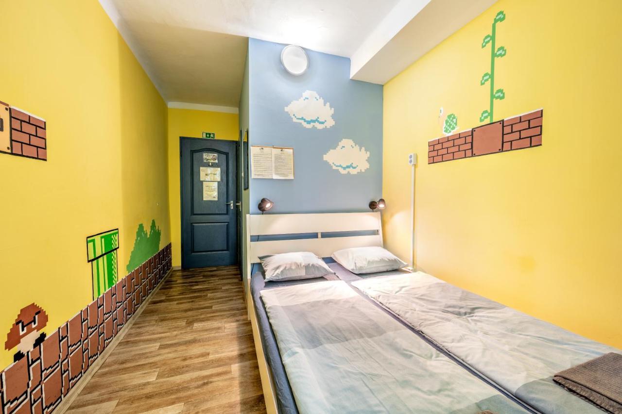 Island Hostel Budapest (Adults Only) Eksteriør bilde A Mario themed hotel room in Warsaw, Poland