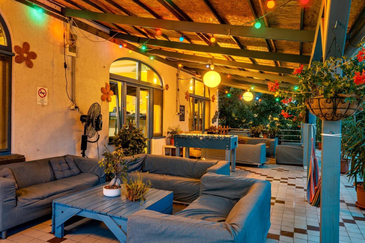 Island Hostel Budapest (Adults Only) Eksteriør bilde The terrace of the restaurant