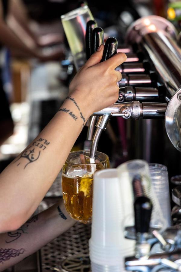 Island Hostel Budapest (Adults Only) Eksteriør bilde Beer tap
