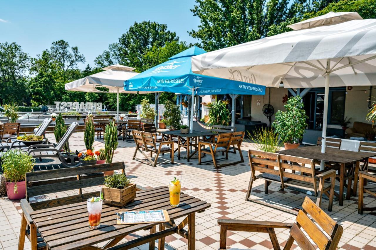 Island Hostel Budapest (Adults Only) Eksteriør bilde The terrace of the restaurant