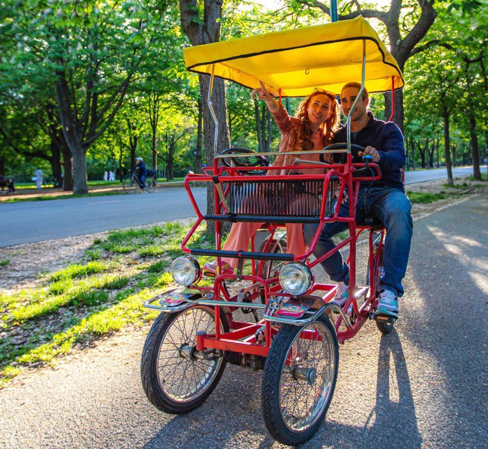 Island Hostel Budapest (Adults Only) Eksteriør bilde A quadracycle