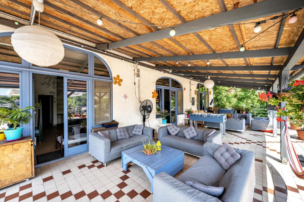 Island Hostel Budapest (Adults Only) Eksteriør bilde The veranda of the villa