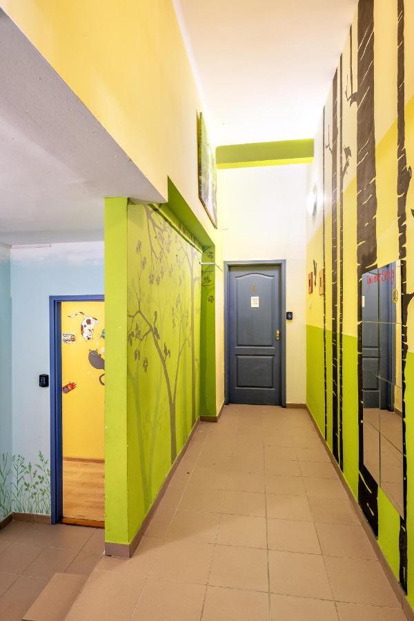 Island Hostel Budapest (Adults Only) Eksteriør bilde A corridor in a hostel