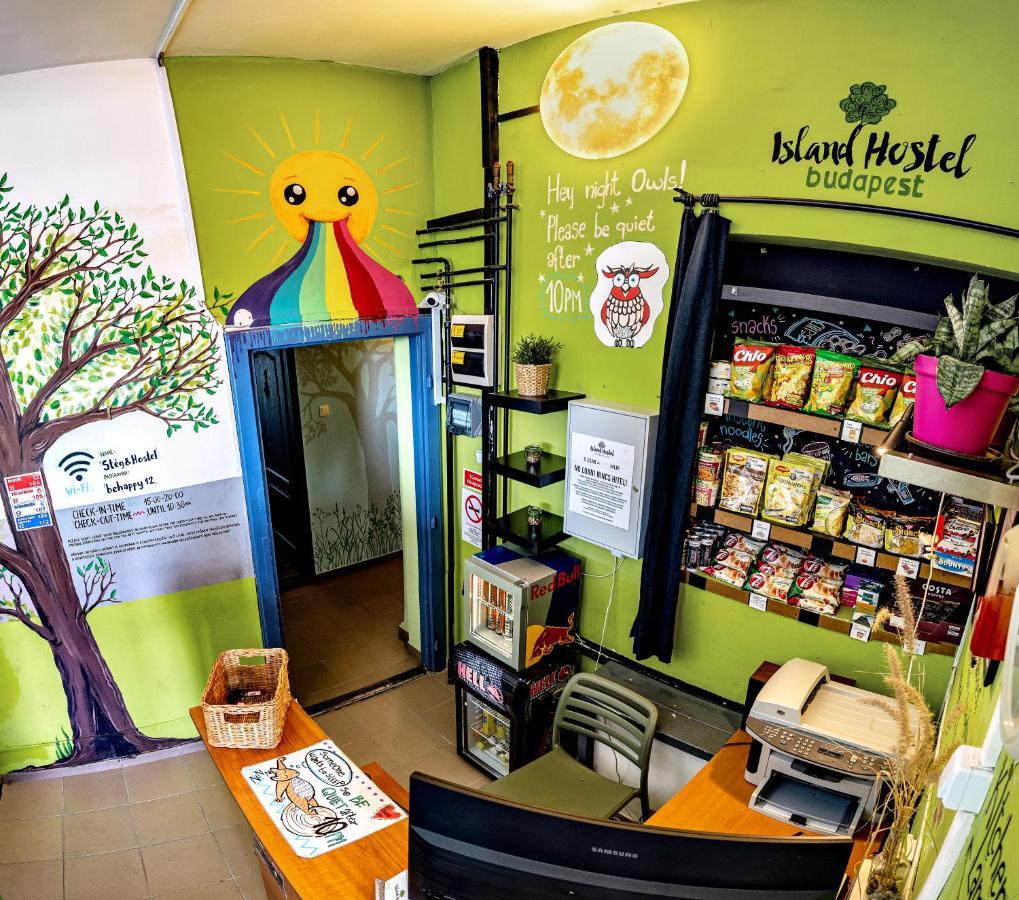 Island Hostel Budapest (Adults Only) Eksteriør bilde Hostel reception