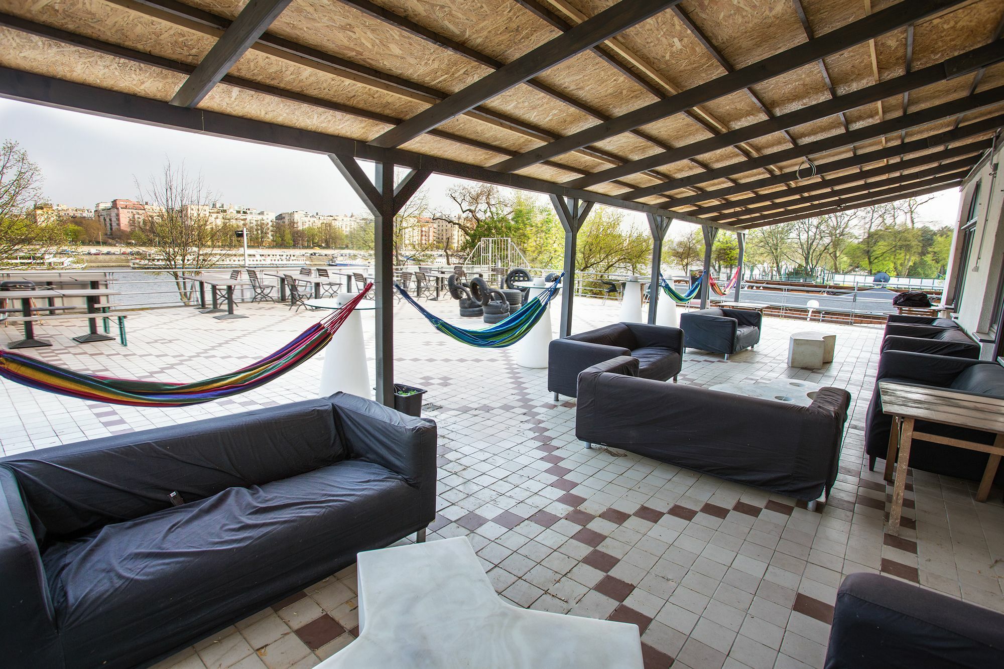 Island Hostel Budapest (Adults Only) Eksteriør bilde The terrace of the hostel